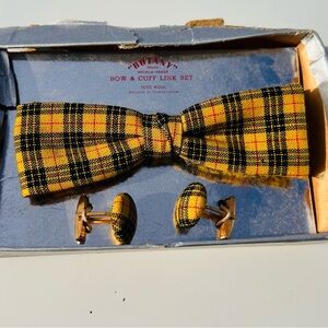 VINTAGE “BOTANY” BRAND WRINKLE PROOF BOW AND CUFF LINK SET WOOL